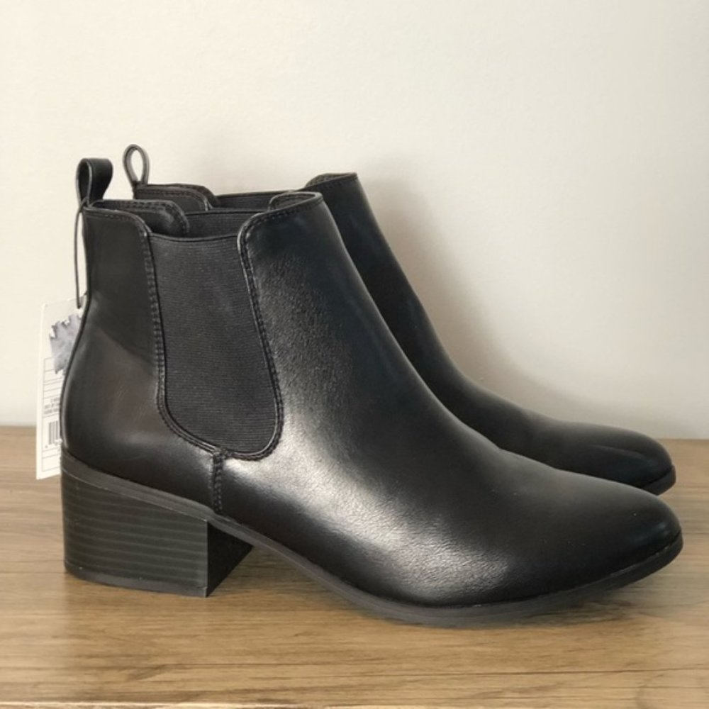 NWT Womens Black Ankle Slip on Boots-6.5